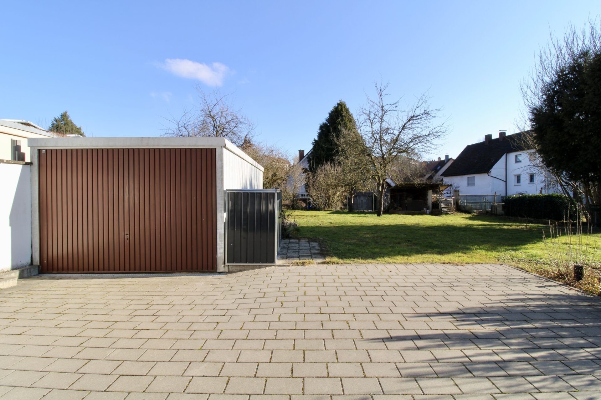 Blick auf Garage / Garten