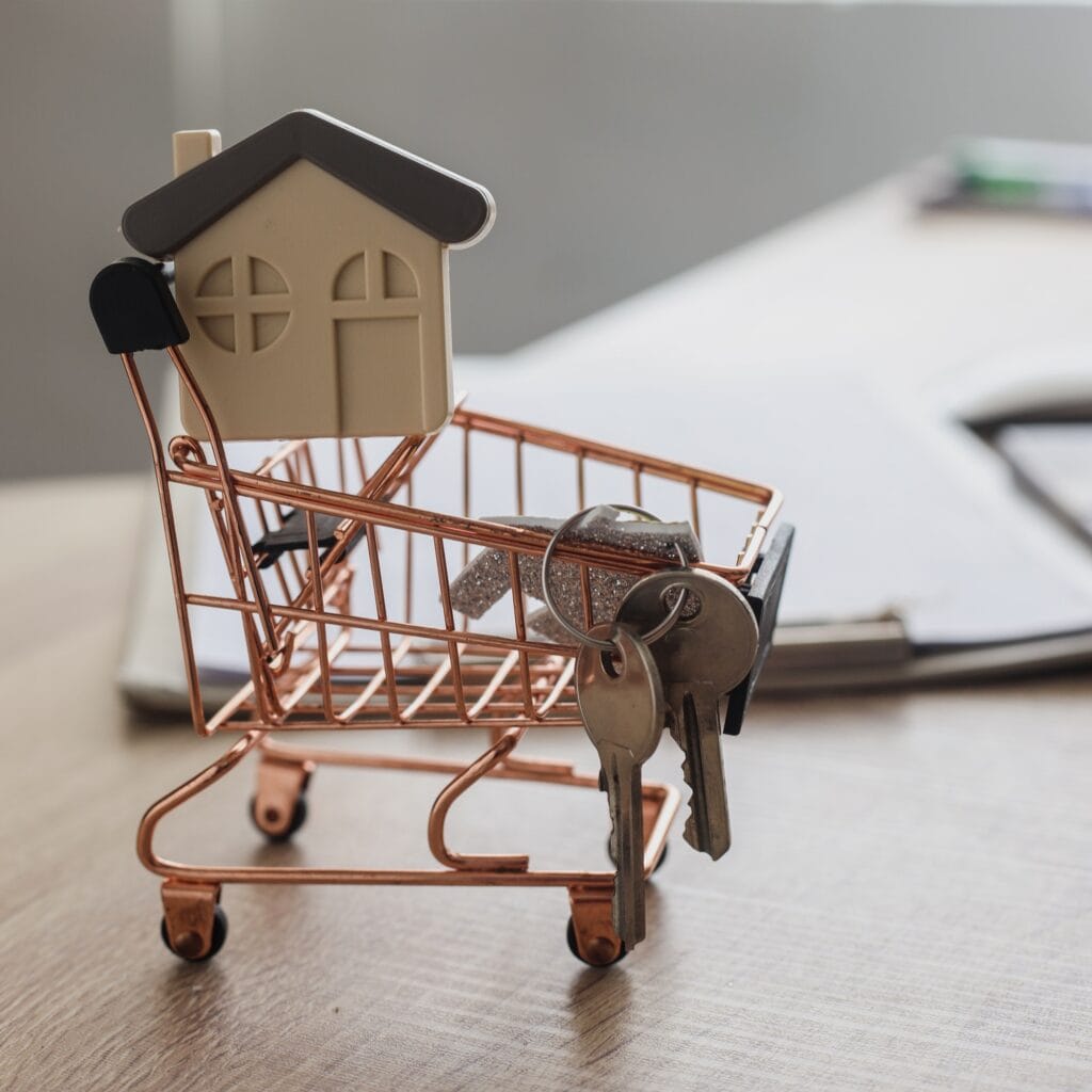 Wie finanziere ich eine Immobilie am besten? 3 Property or Real Estate Concept
