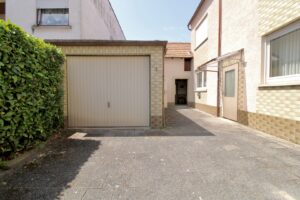 Garage und Hof