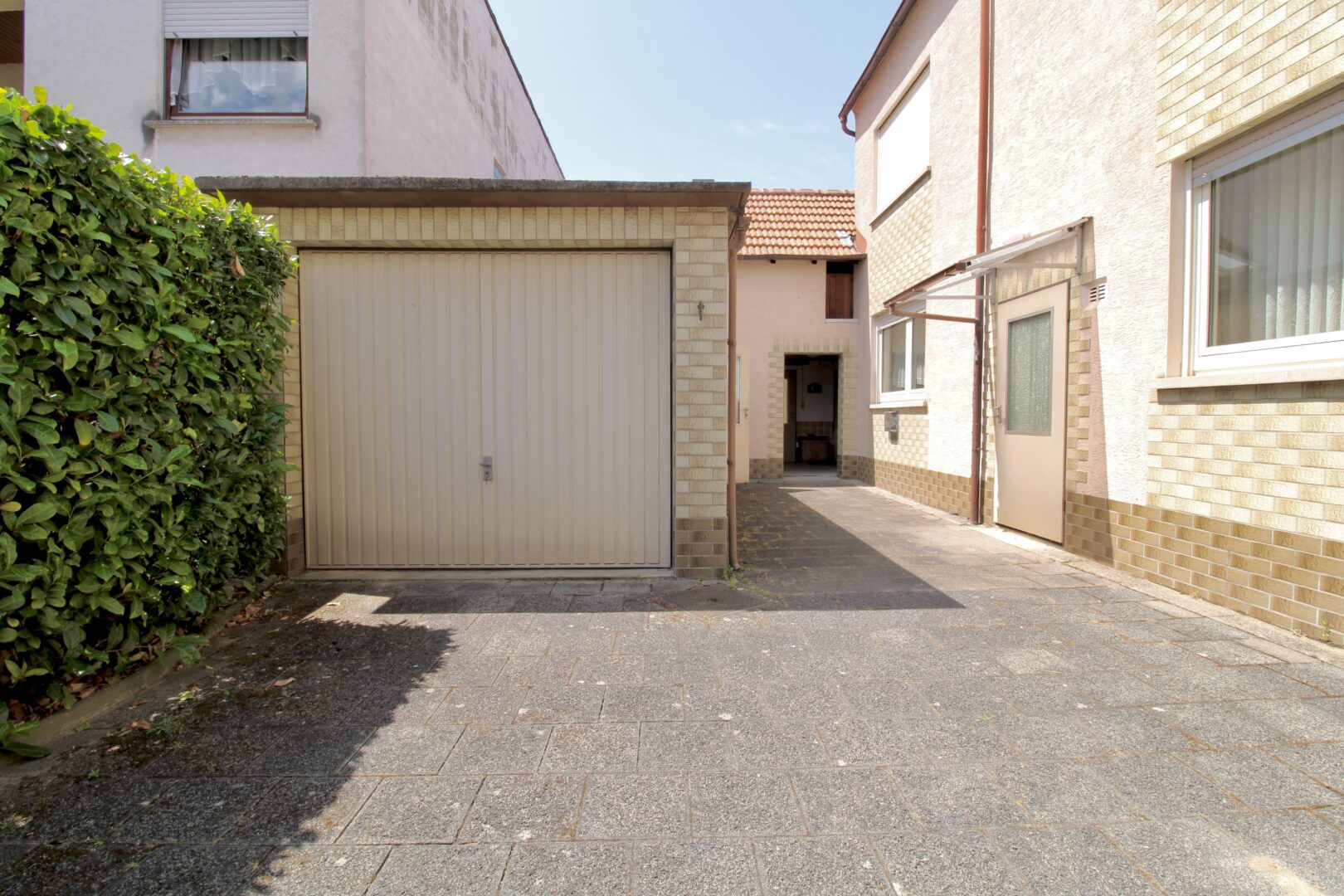Garage und Hof